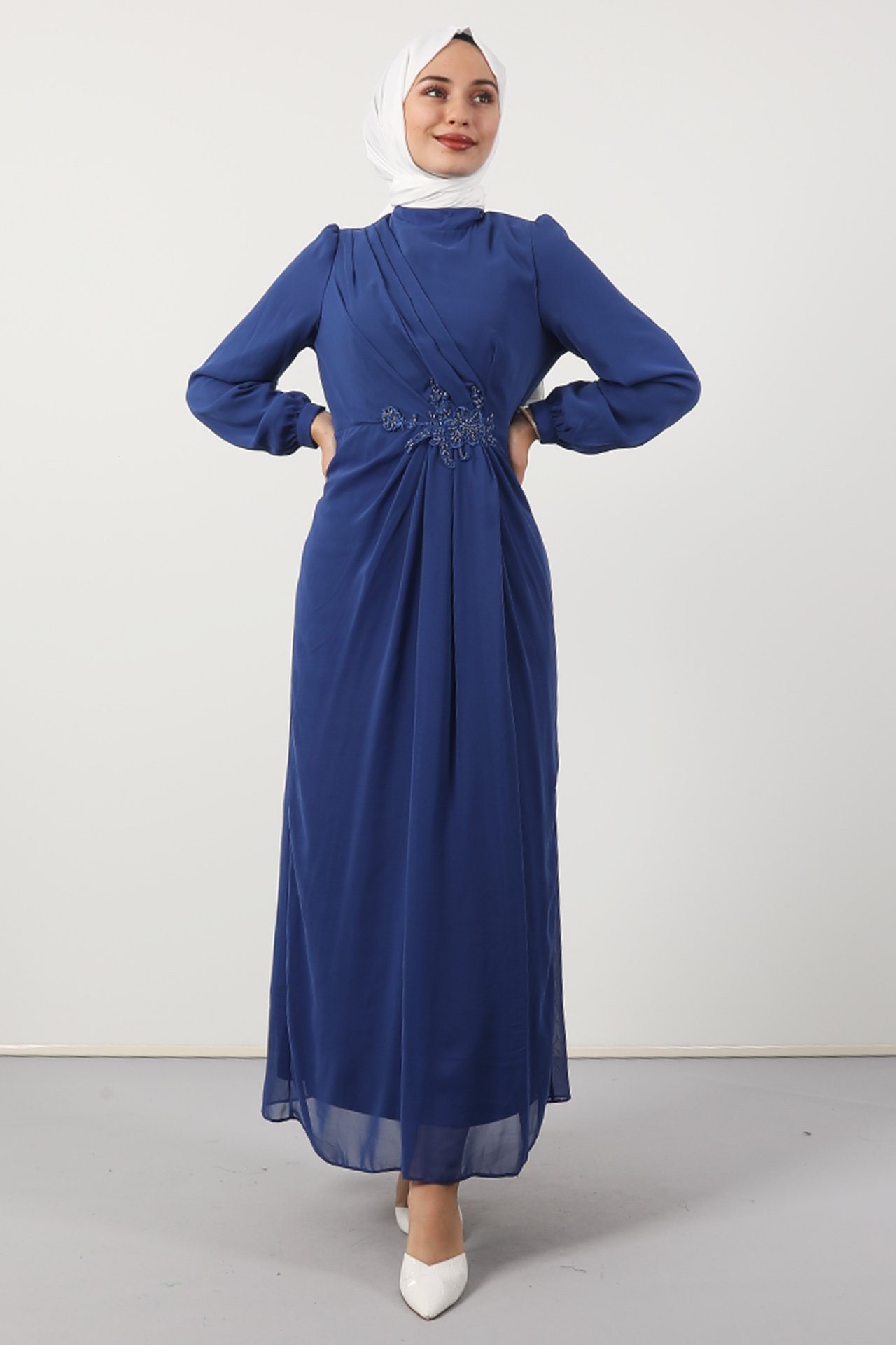 GİZAGİYİM - Beli İşlemeli Şifon Elbise Koyu Mavi