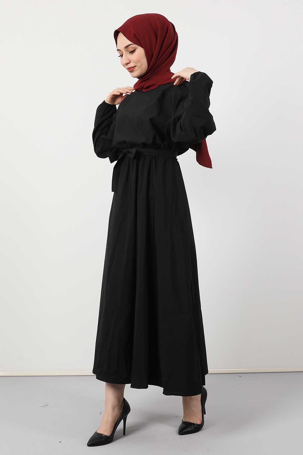 Giza Beli Lastikli Kloş Tesettür Elbise Siyah