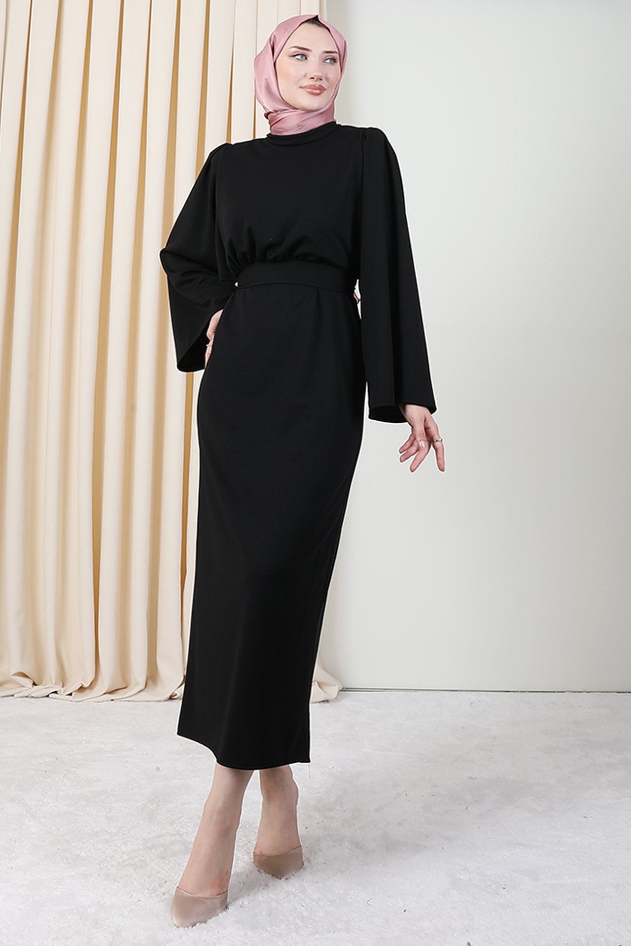 GİZAGİYİM - Göğsü Pelerinli Elbise Siyah