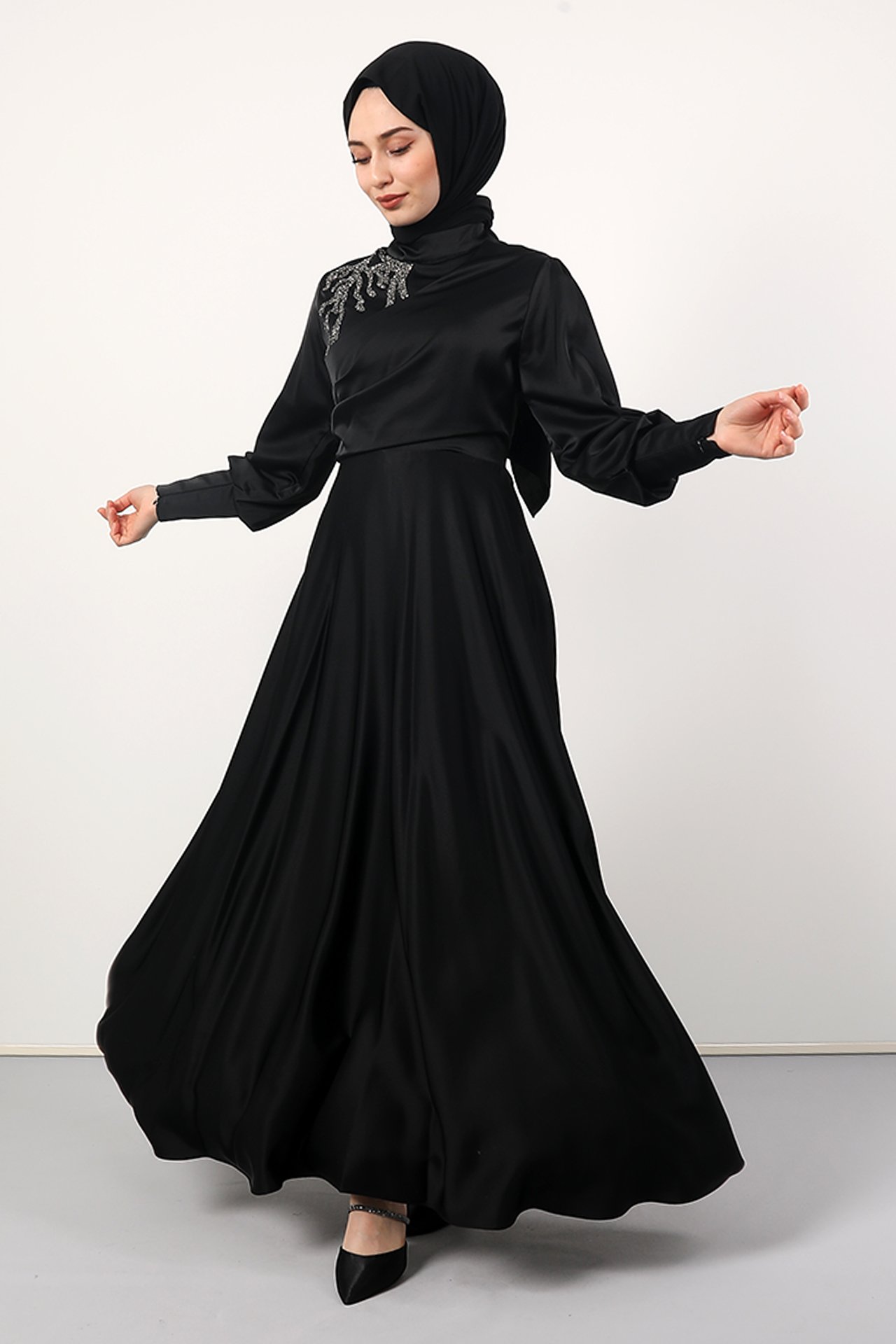 GİZAGİYİM - Kolu Manşetli Taşlı Elbise Siyah