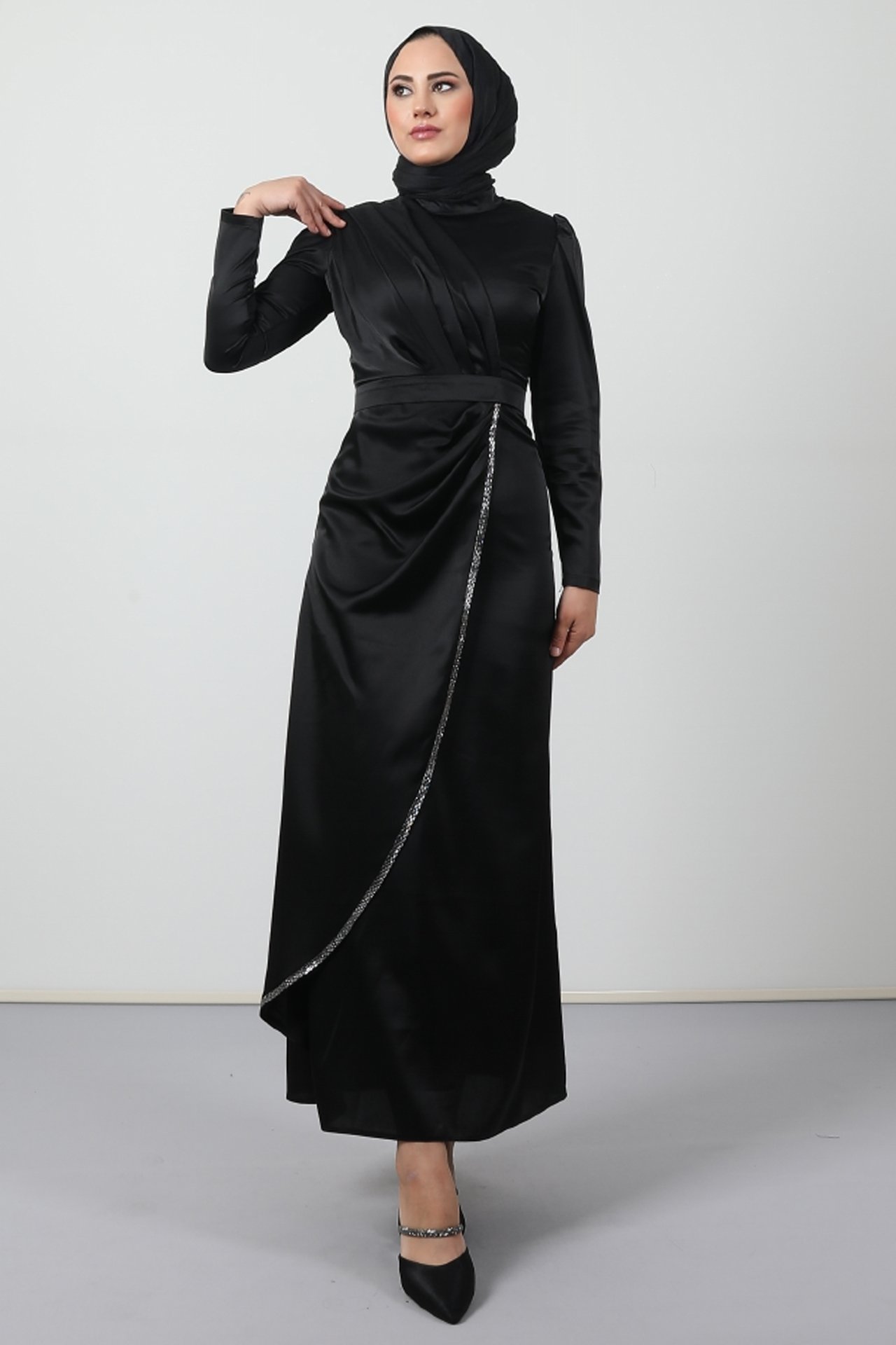 GİZAGİYİM - Eteği Taş Detay Saten Elbise Siyah