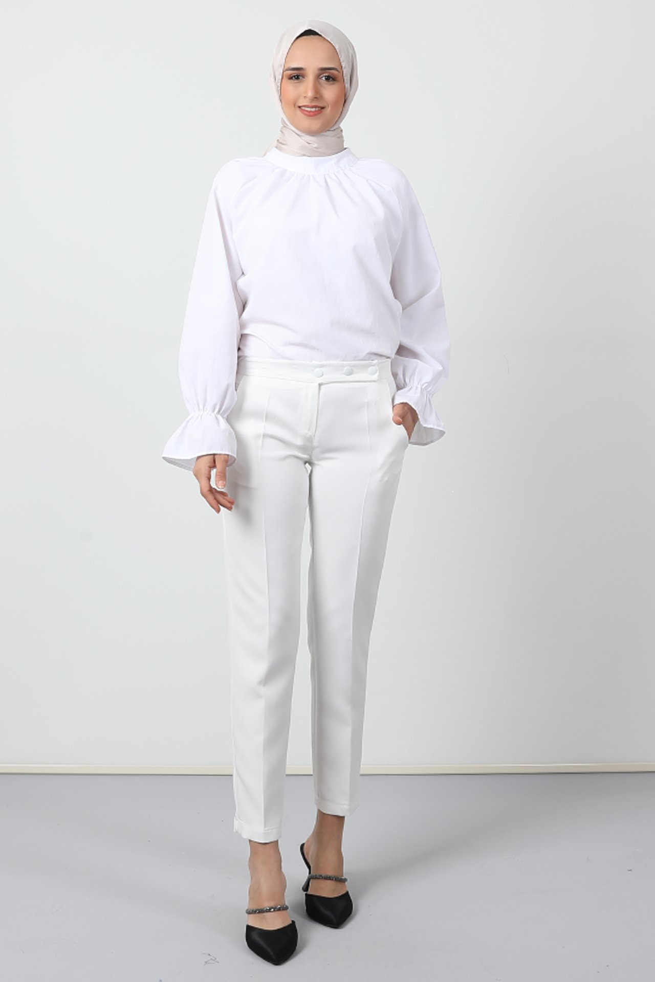 GİZAGİYİM - Beli Düğmeli Pantolon Beyaz
