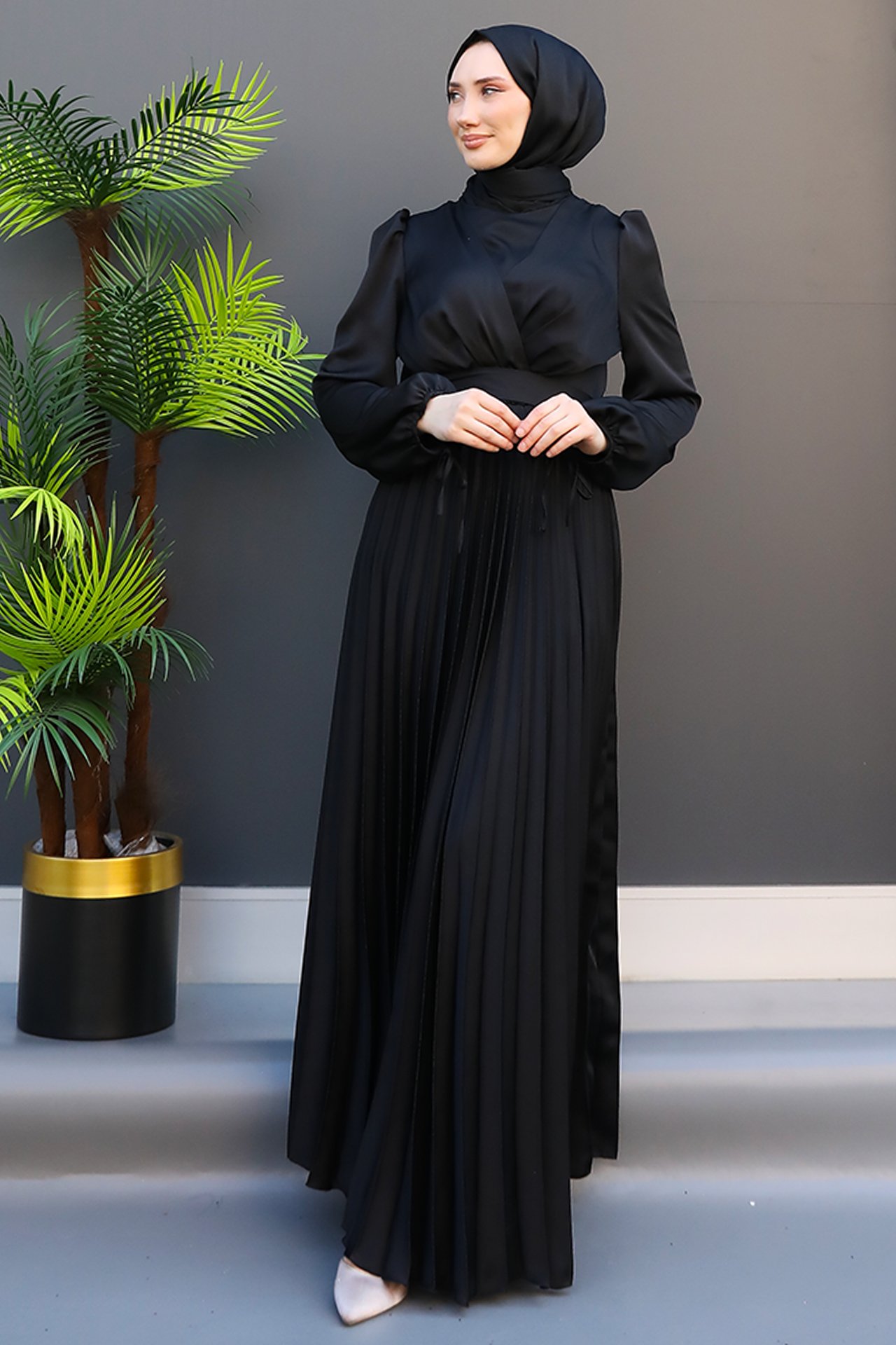 GİZ AGİYİM - Kol Ucu Bağlamalı Piliseli Elbise Siyah